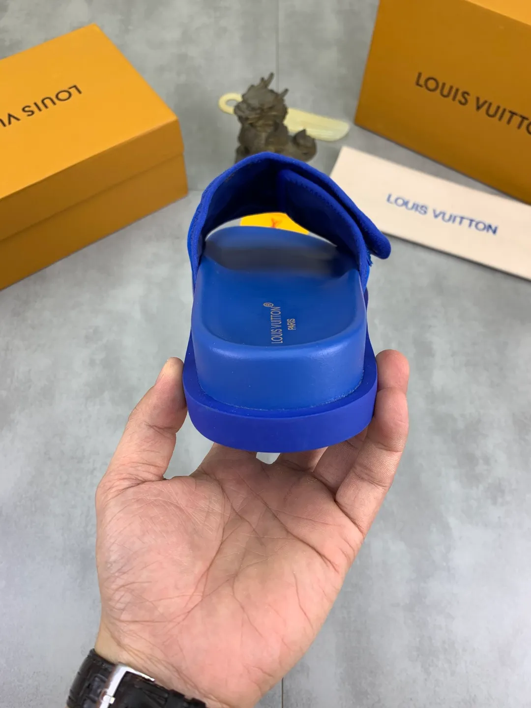Men's shoes 💰P320 💰[New style]🆘 Original quality [LOUIS VUITTON] The popular Louis Vuitton LV men's slippers on the official website are on sale simultaneously! Original fabric imported from Italy, original factory special supply, code number: 38-44 (45 customized), many colors available